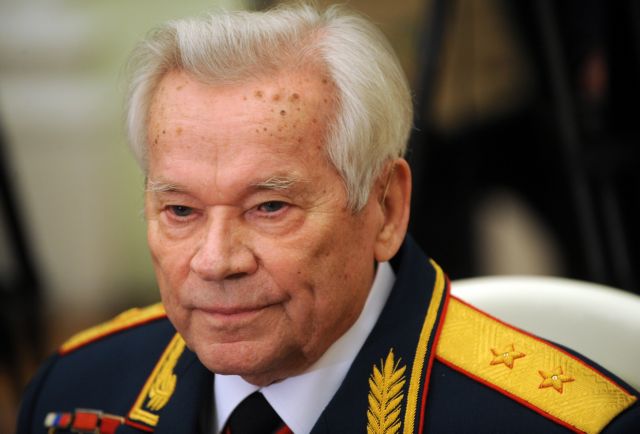 Με ειδική πτήση στη Μόσχα για νοσηλεία ο γηραιός Μιχαήλ Καλάσνικοφ